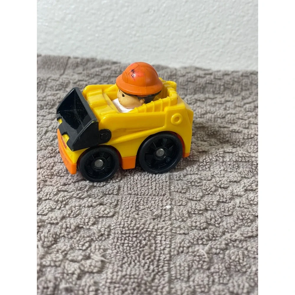 Fisher-Price Little People 2009 Wheelies Skid Steer Loader Toddler Toy Yellow